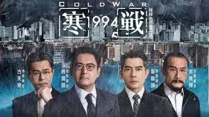九月的麦浪与谷仓，光影静候收割